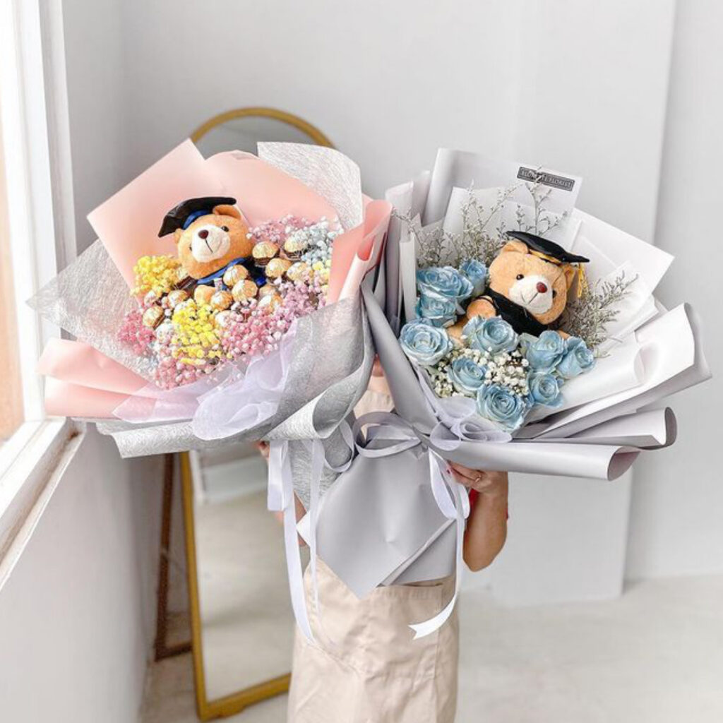 Ferrero Graduation / Sky Blue Roses (please choose) – Blurette Florist